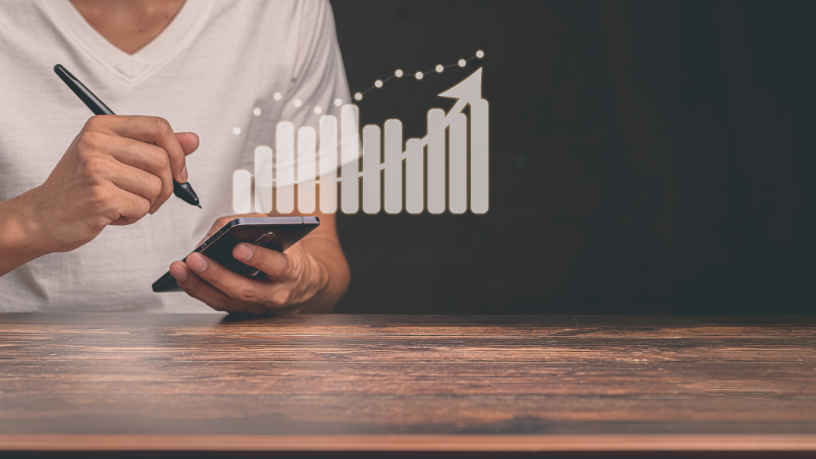 Rodrigo Balassiano explica que os fundos abertos permitem resgates a qualquer momento, enquanto os fundos fechados apenas no vencimento.