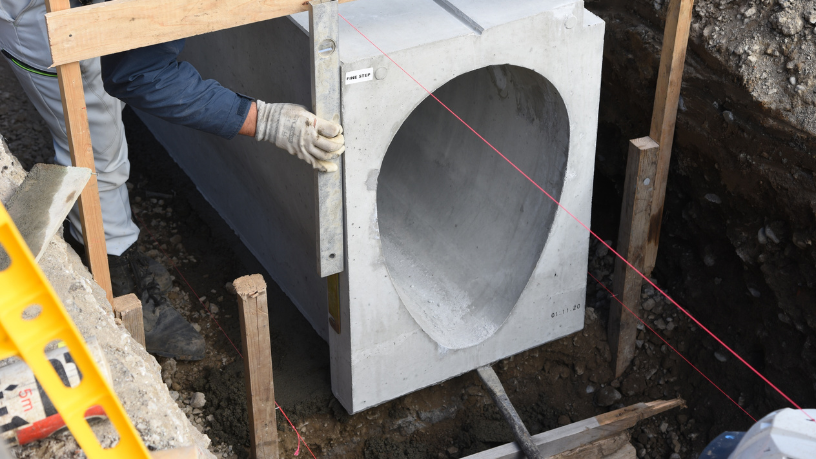 Saiba como as normas técnicas garantem a durabilidade dos artefactos de cimento no Brasil, num artigo que destaca a visão profissional de Valderci Malagosini Machado.