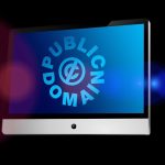 Mão interagindo com a tela de um computador por meio de um cursor e símbolos de atendimento e solicitação